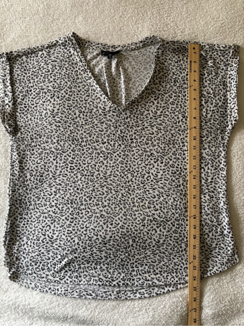 bobeau White and Gray Leopard Print V-Neck Tunic - Picture 8 of 14